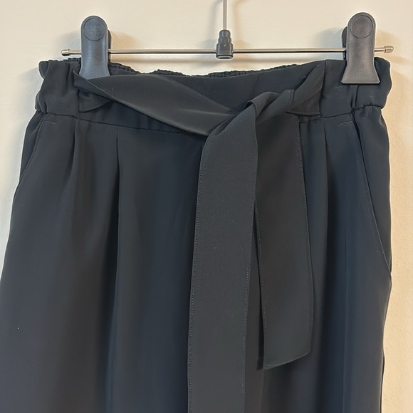 Lululemon Athletica Noir Crop size 4 - Picture 3 of 7